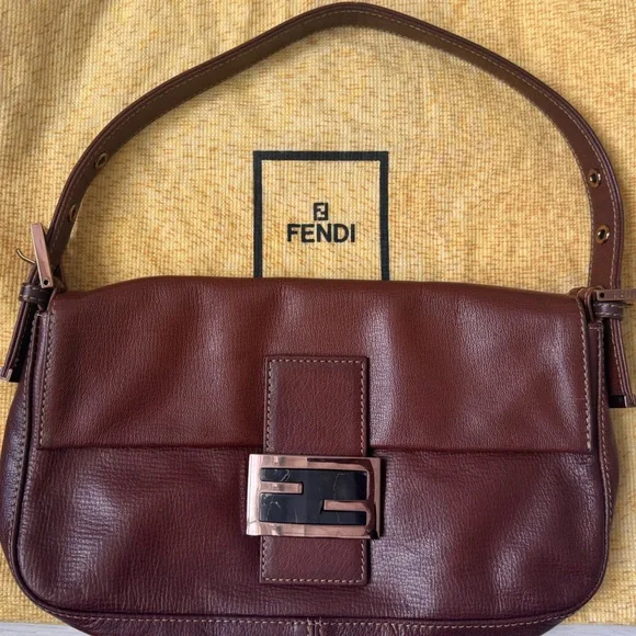 RARE FENDI Chestnut Leather Baguette with Black Marbled FF Rose Gold Buckle - Picture 2 of 7